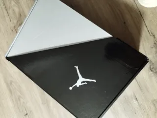 Zapatillas Jordan 11 Negras y Blancas