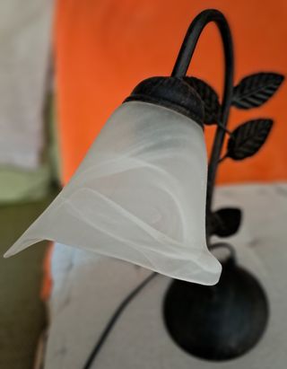 Lámpara de mesilla tulipa cristal y metal