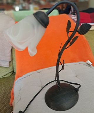 Lámpara de mesilla tulipa cristal y metal