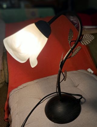 Lámpara de mesilla tulipa cristal y metal