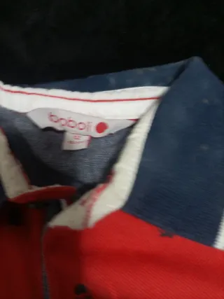 Polo rojo con estampado