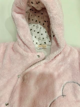 Buzo rosa con osito tony bambino Buzo beige zara