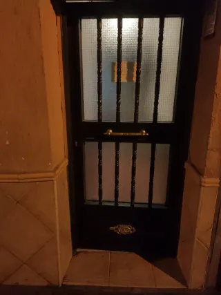 Puerta de portal pequeña  86 de ancho y1.83 cm