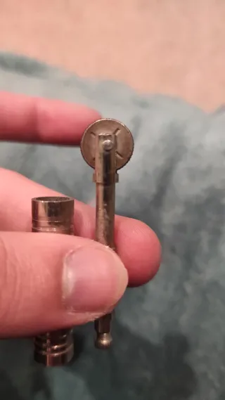 Pieza de mechero antiguo