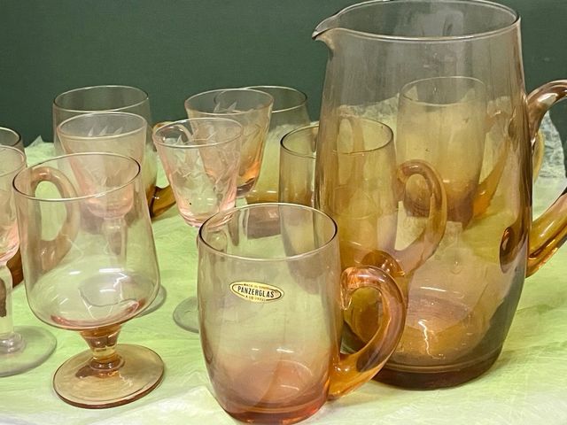Juego de 5 copas de cristal rosa grabadas