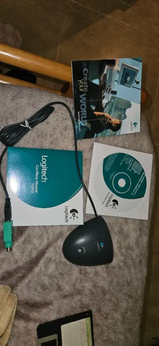 Logitech Cordless Mouse con CD de Instalación