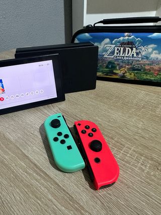 Nintendo Switch con Joy-Cons Verde y Rojo