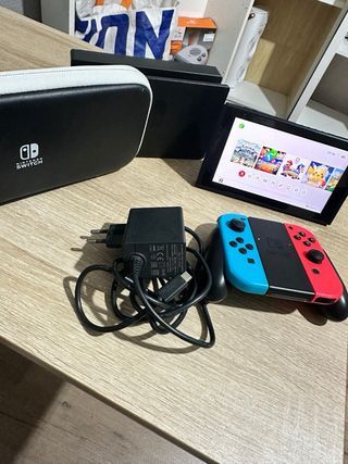 Nintendo Switch con Joy-Cons Verde y Rojo