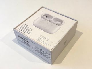 Caja vacía AirPods Pro con cable