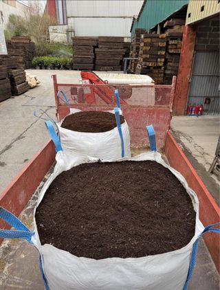 Tierra vegetal con compost