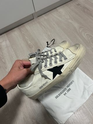 Golden Goose V-Star Sneakers Blancas y Negras