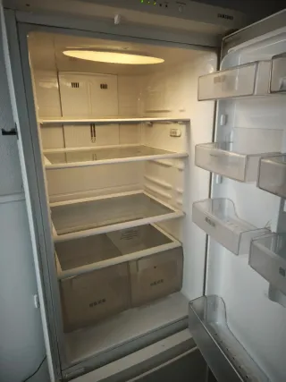 Nevera Samsung blanca Es funcional