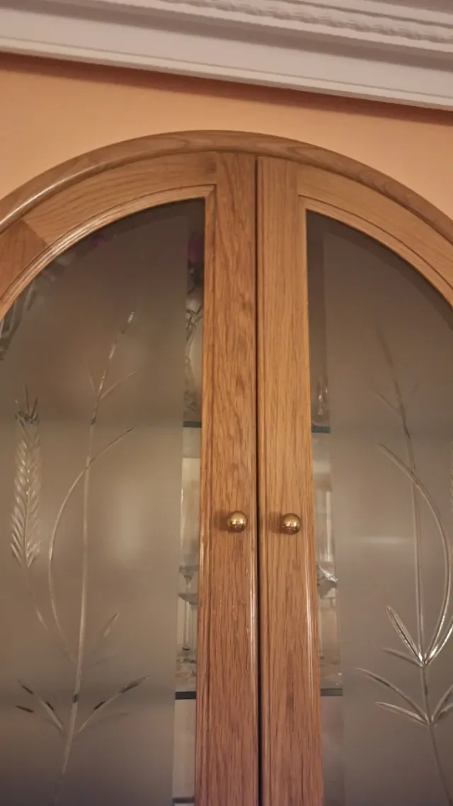 Puertas de vitrina de madera con cristal