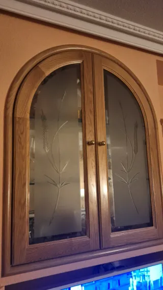 Puertas de vitrina de madera con cristal