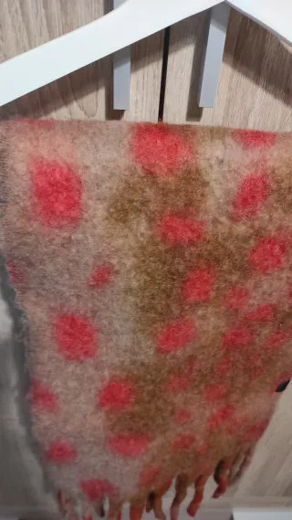 Bufanda con estampado y flecos Parfois