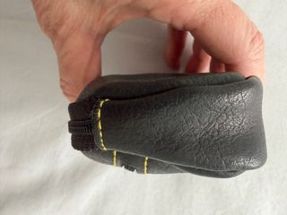 Cartera de piel negra