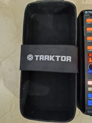 Controlador DJ Traktor Kontrol X1. Con funda.
