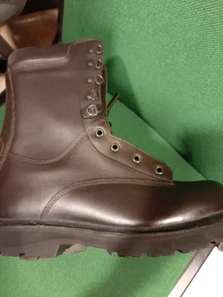 Anfibi militari nuovi