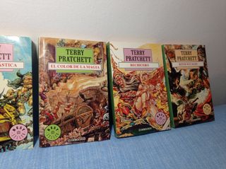 TERRY PRATCHETT . LOTE 4 LIBROS