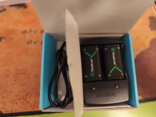 2 baterias Smatree con su cargador para nando Xbox