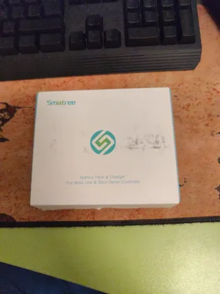 2 baterias Smatree con su cargador para nando Xbox