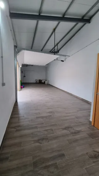 Se alquila nave industrial