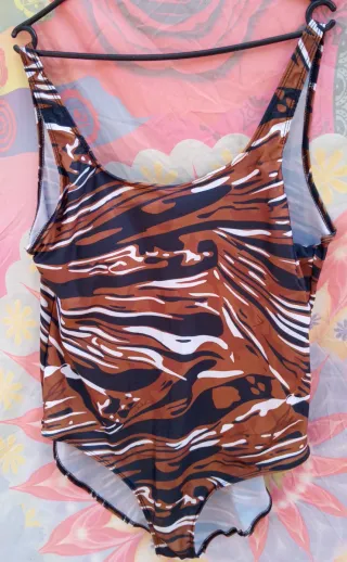 BAÑADOR T4XL ESTAMPADO CEBRA MARRON BLANCO Y NEGRO