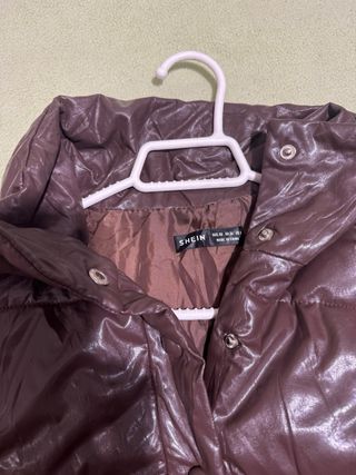 Chaqueta acolchada marrón brillante