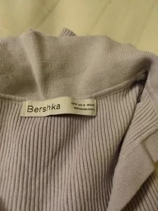 Camiseta Bershka cuello polo punto talla M