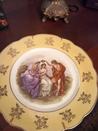 Piatti antichi decorati