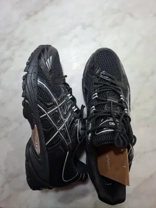 Zapatillas Asics Negras