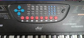 Teclado Electrónico Miles MTS-860 con micrófono .