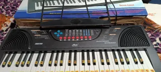 Teclado Electrónico Miles MTS-860 con micrófono .