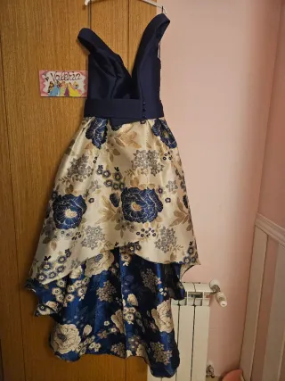 Vestido de fiesta azul y blanco