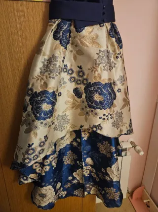 Vestido de fiesta azul y blanco