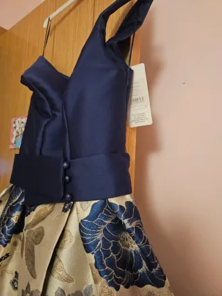 Vestido de fiesta azul y blanco