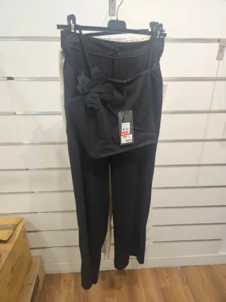 Pack más de 1200 piezas de ropa y complementos