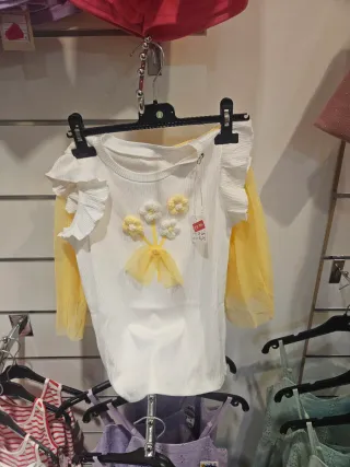 Pack más de 1200 piezas de ropa y complementos