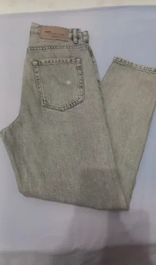 Jeans Bershka uomo grigi strappati