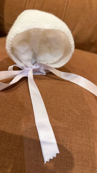 Gorro bebé punto 0-3 meses tejido a mano.