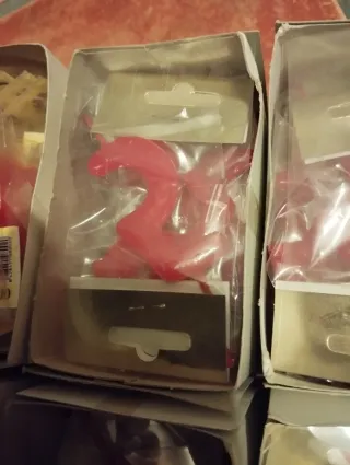 Velas de cumpleaños números rojas