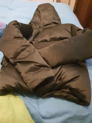 Chaqueta corta Massimo Dutti gris oscuro plumas