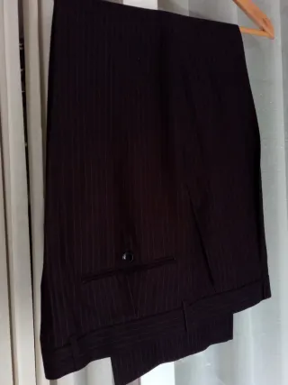 Traje de caballero negro y rojo