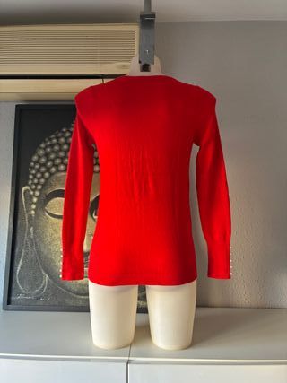 Jersey rojo detalle perlas de Zara. Talla S