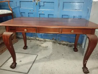 Mesa de comedor antigua de madera