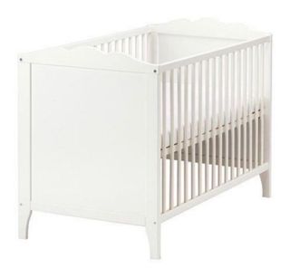 Cuna IKEA con colchón y protector