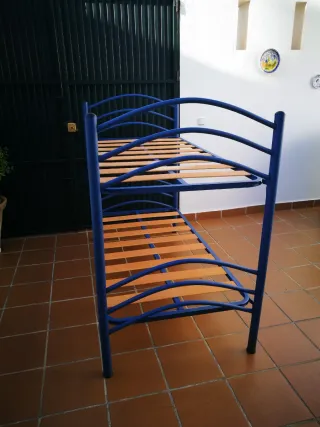 Literas metálicas azules