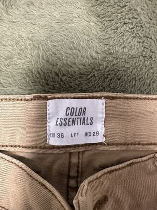 Pantalones beige rectos