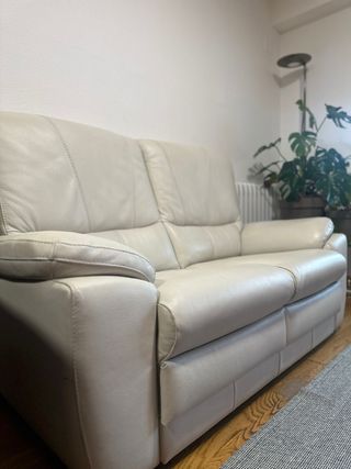 Sofá de piel beige 2 plazas