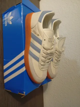 Adidas Spezial beige y azul cielo Talla 38